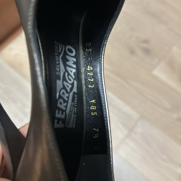 Salvatore Ferragamo Fiberia Peep toe metallic pumps. 37. new - Picture 8 of 8